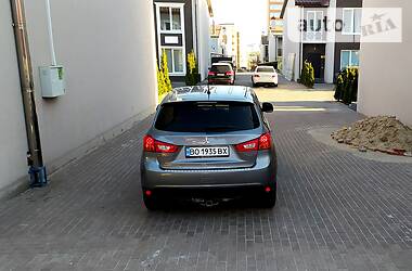 Позашляховик / Кросовер Mitsubishi Outlander 2013 в 