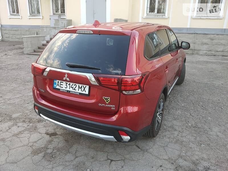 Позашляховик / Кросовер Mitsubishi Outlander 2015 в Новомосковську