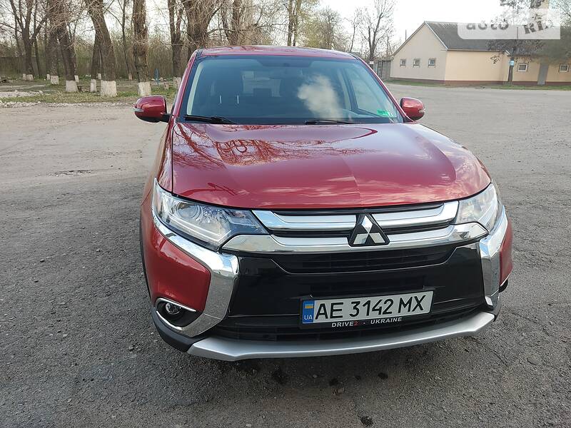 Позашляховик / Кросовер Mitsubishi Outlander 2015 в Новомосковську