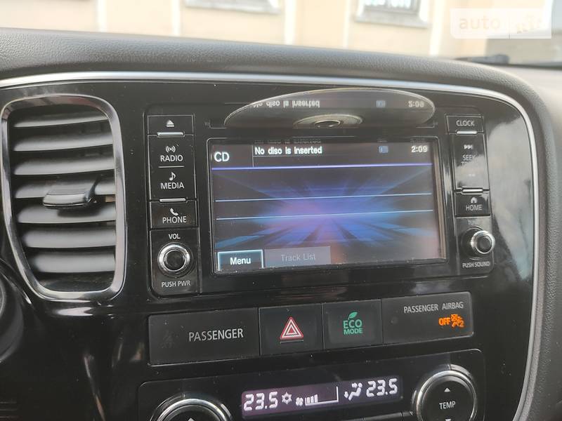 Позашляховик / Кросовер Mitsubishi Outlander 2015 в Новомосковську