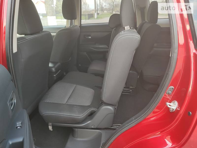 Позашляховик / Кросовер Mitsubishi Outlander 2015 в Новомосковську