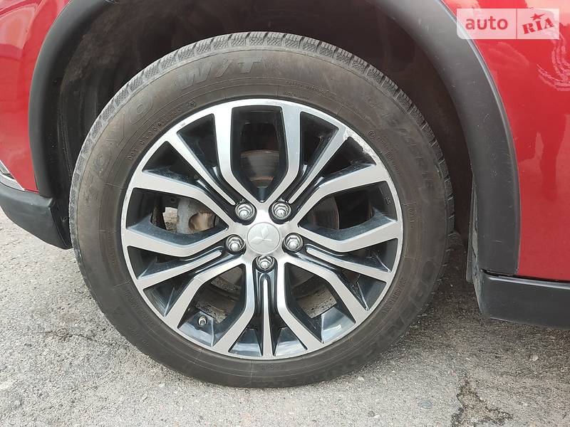 Позашляховик / Кросовер Mitsubishi Outlander 2015 в Новомосковську