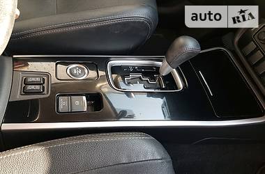 Позашляховик / Кросовер Mitsubishi Outlander 2016 в 