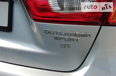 Внедорожник / Кроссовер Mitsubishi Outlander 2016 в 