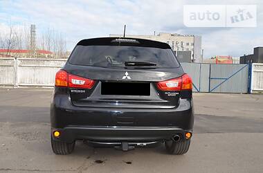 Позашляховик / Кросовер Mitsubishi Outlander 2015 в Києві