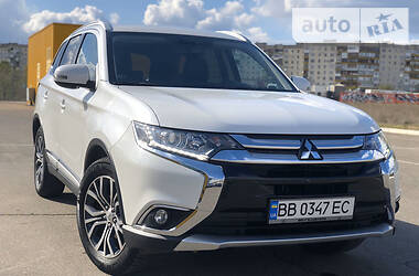 Позашляховик / Кросовер Mitsubishi Outlander 2017 в Сєверодонецьку