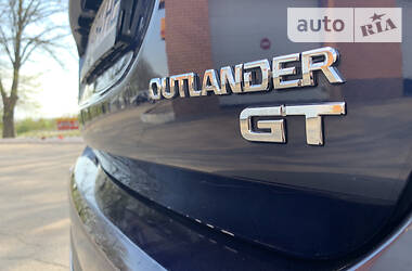 Позашляховик / Кросовер Mitsubishi Outlander 2014 в 