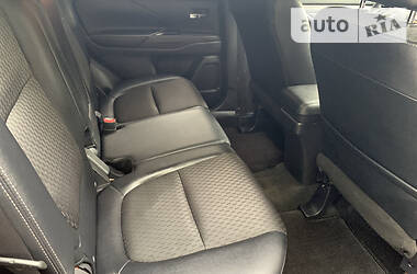 Позашляховик / Кросовер Mitsubishi Outlander 2015 в 