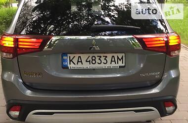 Позашляховик / Кросовер Mitsubishi Outlander 2018 в 