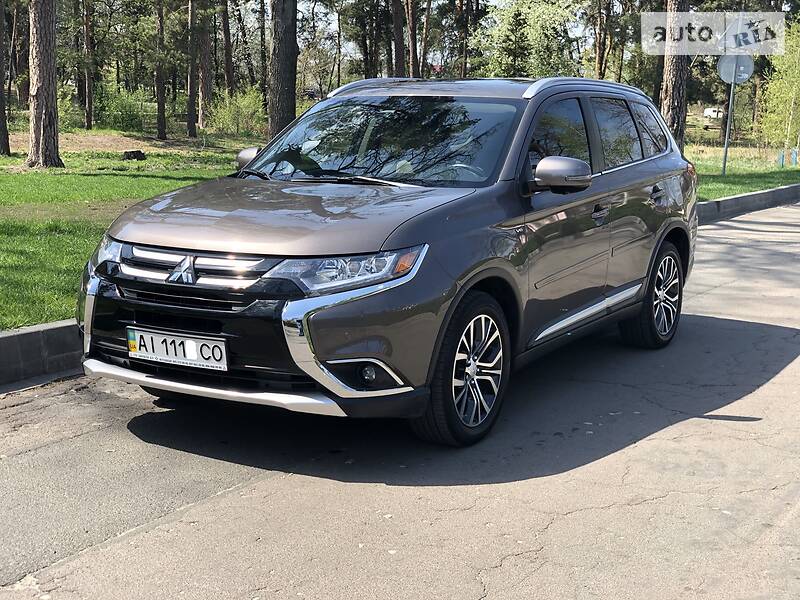 Внедорожник / Кроссовер Mitsubishi Outlander 2016 в Киеве