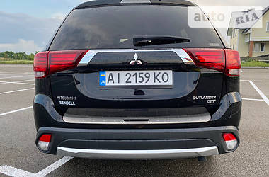 Позашляховик / Кросовер Mitsubishi Outlander 2015 в Києві