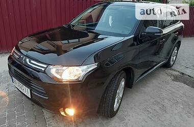 Внедорожник / Кроссовер Mitsubishi Outlander 2013 в Киеве