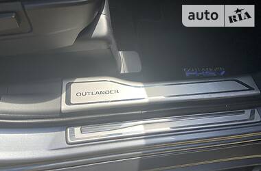 Позашляховик / Кросовер Mitsubishi Outlander 2016 в Запоріжжі