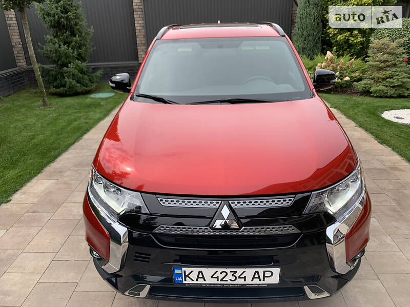 Позашляховик / Кросовер Mitsubishi Outlander 2019 в Києві