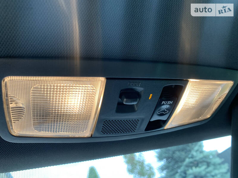 Позашляховик / Кросовер Mitsubishi Outlander 2019 в Києві