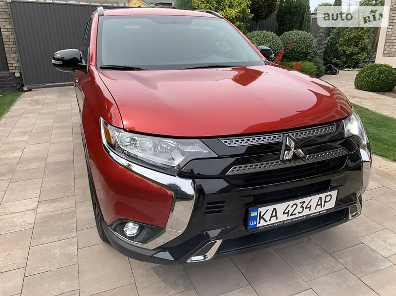 Позашляховик / Кросовер Mitsubishi Outlander 2019 в Києві