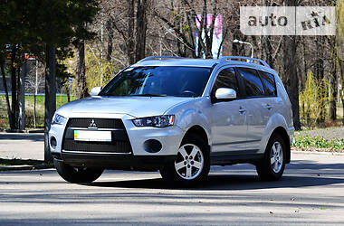 Внедорожник / Кроссовер Mitsubishi Outlander 2010 в 