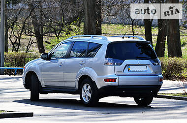 Внедорожник / Кроссовер Mitsubishi Outlander 2010 в 