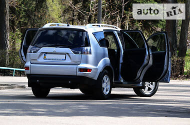 Внедорожник / Кроссовер Mitsubishi Outlander 2010 в 