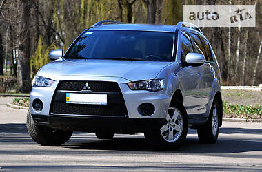 Внедорожник / Кроссовер Mitsubishi Outlander 2010 в 