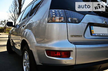 Внедорожник / Кроссовер Mitsubishi Outlander 2010 в 