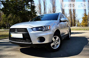 Внедорожник / Кроссовер Mitsubishi Outlander 2010 в 