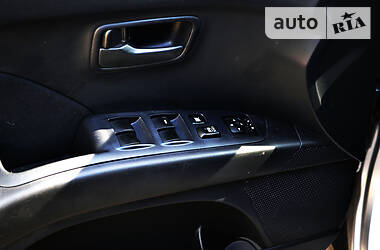 Внедорожник / Кроссовер Mitsubishi Outlander 2010 в 
