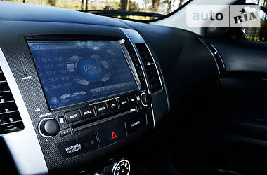 Внедорожник / Кроссовер Mitsubishi Outlander 2010 в 