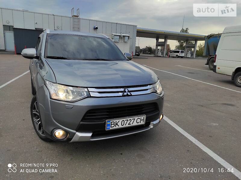 Внедорожник / Кроссовер Mitsubishi Outlander 2014 в Сарнах