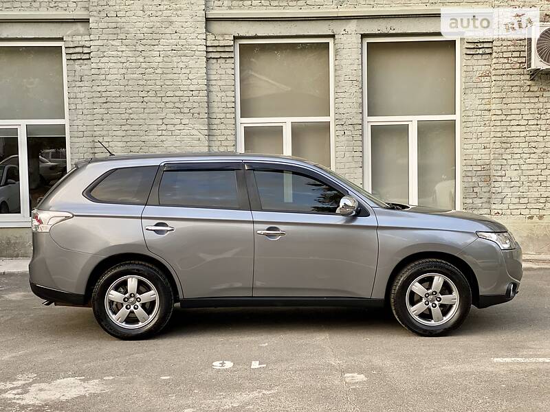 Внедорожник / Кроссовер Mitsubishi Outlander 2014 в Киеве