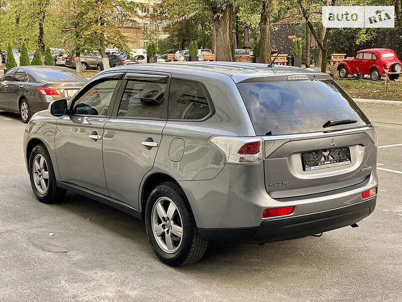 Внедорожник / Кроссовер Mitsubishi Outlander 2014 в Киеве