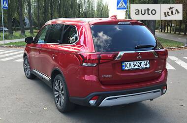 Внедорожник / Кроссовер Mitsubishi Outlander 2019 в Киеве