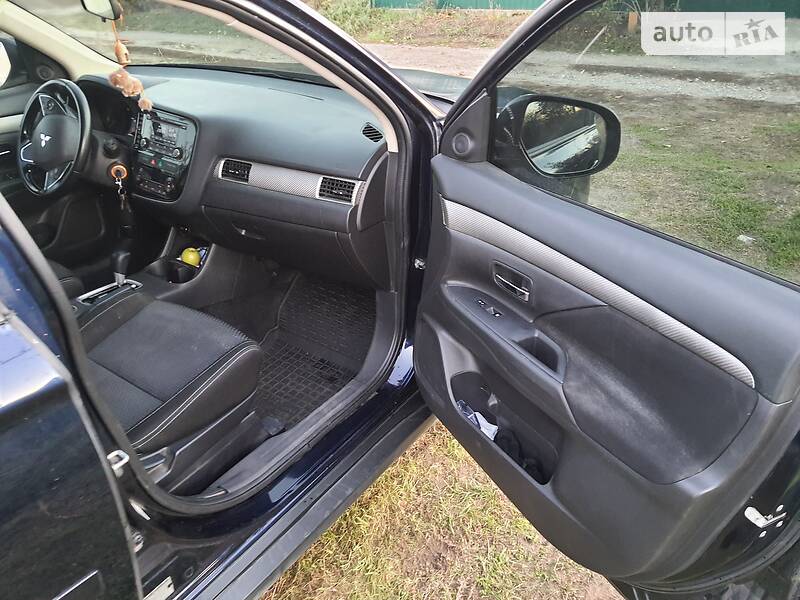 Внедорожник / Кроссовер Mitsubishi Outlander 2016 в Днепре