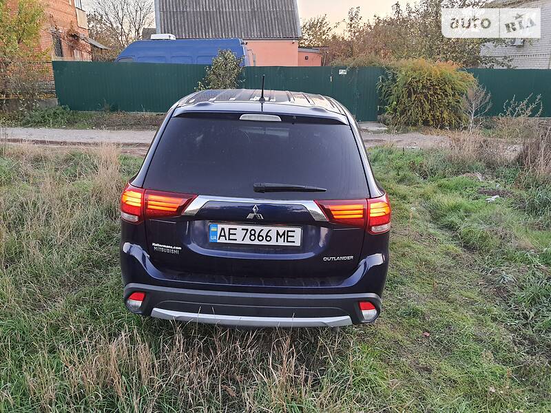 Внедорожник / Кроссовер Mitsubishi Outlander 2016 в Днепре