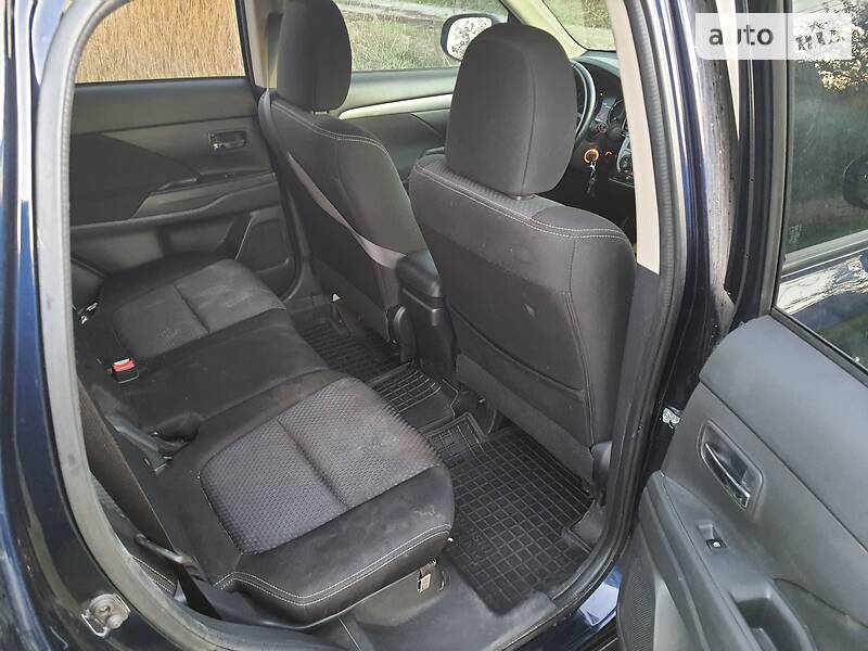 Внедорожник / Кроссовер Mitsubishi Outlander 2016 в Днепре