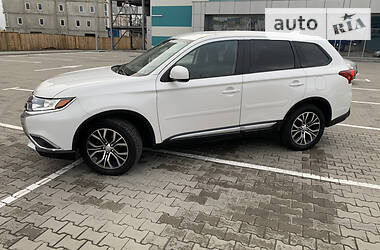 Позашляховик / Кросовер Mitsubishi Outlander 2018 в Києві