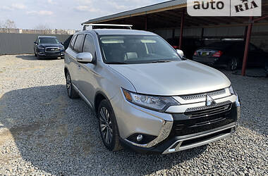 Внедорожник / Кроссовер Mitsubishi Outlander 2019 в Ровно