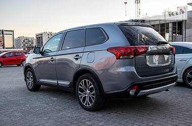 Внедорожник / Кроссовер Mitsubishi Outlander 2017 в Львове