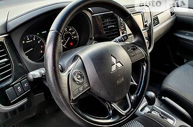 Внедорожник / Кроссовер Mitsubishi Outlander 2016 в Киеве