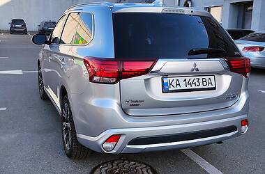 Внедорожник / Кроссовер Mitsubishi Outlander 2018 в Киеве