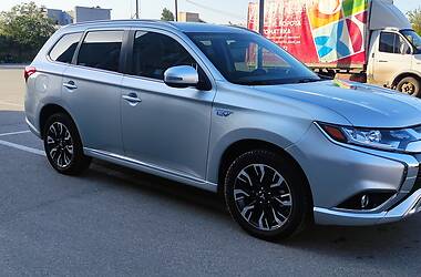 Внедорожник / Кроссовер Mitsubishi Outlander 2018 в Киеве