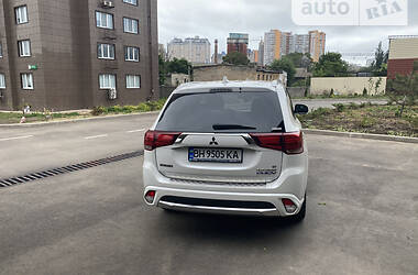 Позашляховик / Кросовер Mitsubishi Outlander 2018 в Одесі