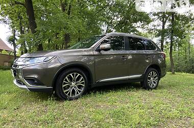 Позашляховик / Кросовер Mitsubishi Outlander 2016 в Запоріжжі