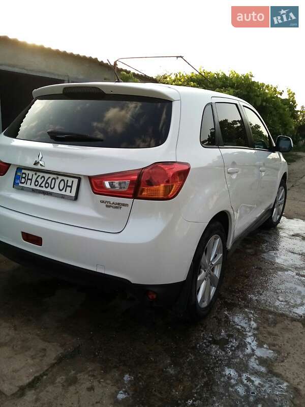 Позашляховик / Кросовер Mitsubishi Outlander 2013 в Кілії