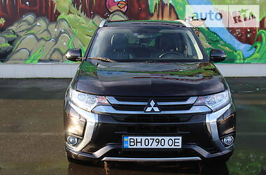 Позашляховик / Кросовер Mitsubishi Outlander 2017 в Одесі