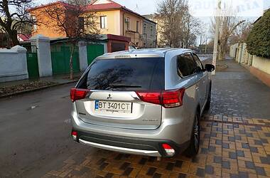 Внедорожник / Кроссовер Mitsubishi Outlander 2016 в Херсоне