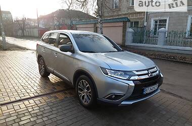 Внедорожник / Кроссовер Mitsubishi Outlander 2016 в Херсоне