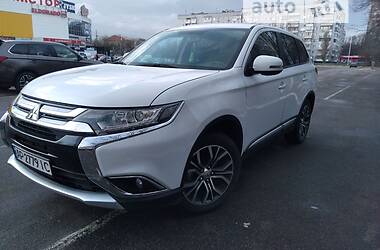 Позашляховик / Кросовер Mitsubishi Outlander 2017 в Запоріжжі