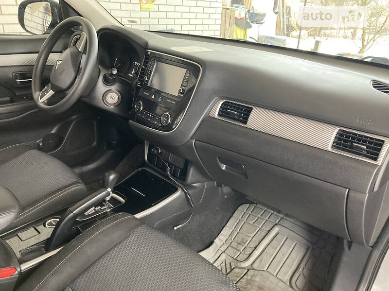 Внедорожник / Кроссовер Mitsubishi Outlander 2018 в Броварах
