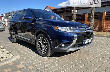 Позашляховик / Кросовер Mitsubishi Outlander 2017 в Одесі